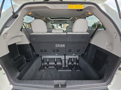 Used 2020 Toyota Sienna Limited Premium FWD image 32