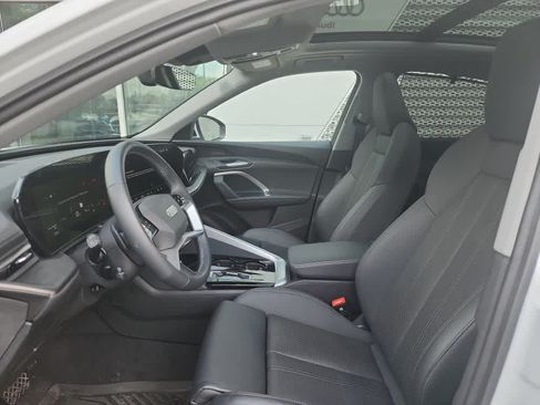 Used 2025 Audi Q5 Premium Plus w/ Premium Plus AWD/4WD image 4