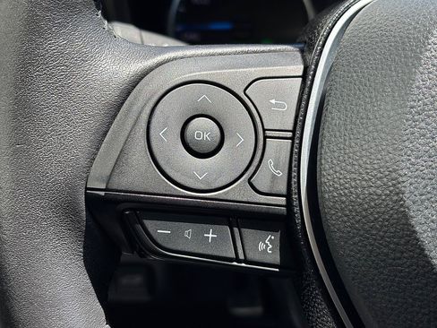 Used 2021 Toyota RAV4 XLE Premium AWD/4WD image 32