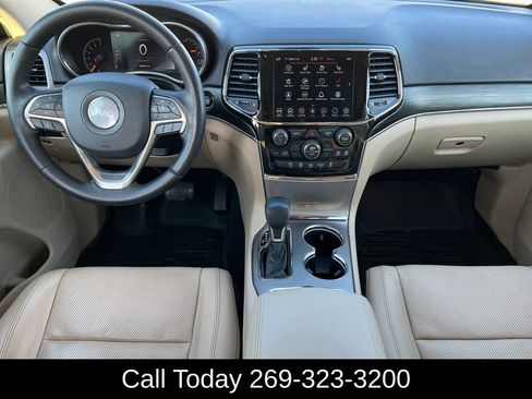 Used 2021 Jeep Grand Cherokee Limited w/ Luxury Group II image 2