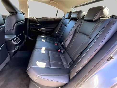 Certified 2022 Lexus ES 300h w/ Accessory Package FWD image 18