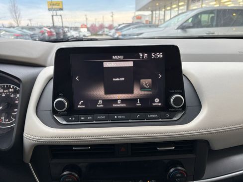 Used 2025 Nissan Rogue SV image 18