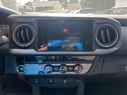 Used 2017 Toyota Tacoma TRD Off-Road w/ Tow Package RWD image 17