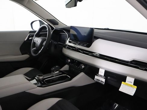 New 2026 Mitsubishi Outlander SE image 31