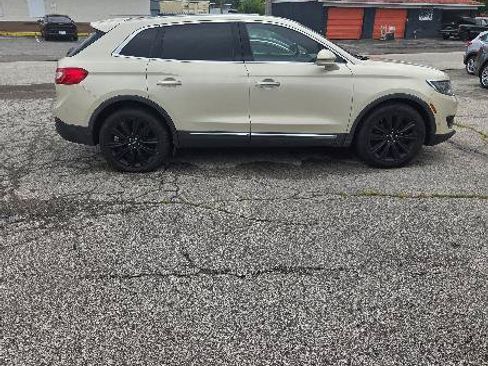 Used 2016 Lincoln MKX Reserve w/ Technology Package AWD/4WD image 3