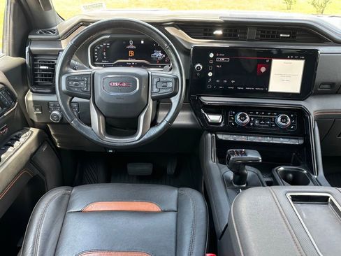 Used 2022 GMC Sierra 1500 AT4 w/ AT4 Preferred Package AWD/4WD image 10