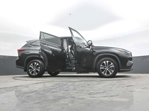 Used 2021 Toyota Highlander XLE AWD/4WD image 58
