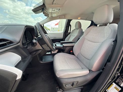 Certified 2026 Toyota Sienna LE FWD image 13
