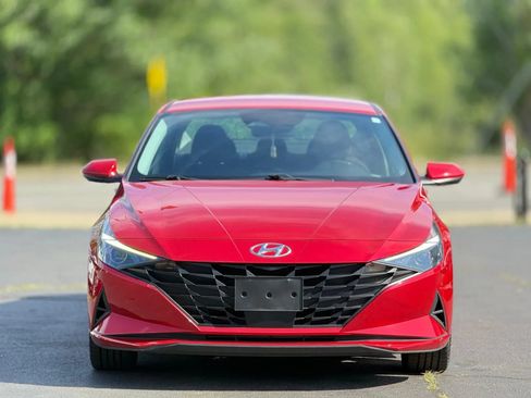 Used 2023 Hyundai Elantra SEL w/ Convenience Package FWD image 3