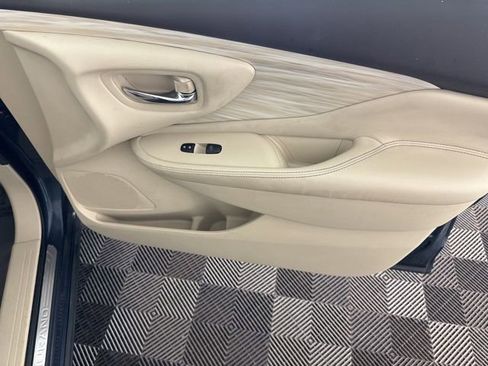 Used 2017 Nissan Murano S FWD image 19