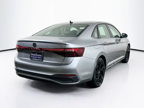 Certified 2025 Volkswagen Jetta SE w/ Sunroof Package FWD image 8
