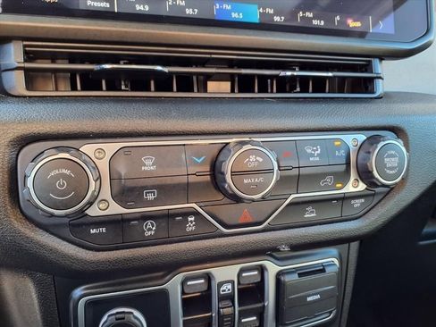 Used 2025 Jeep Wrangler Sport S image 7