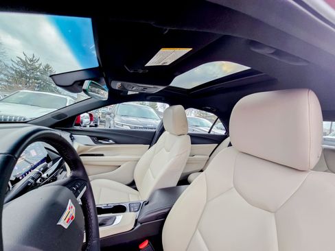 Used 2025 Cadillac CT4 Luxury image 17