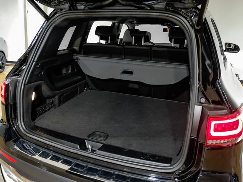 Used 2023 Mercedes-Benz GLB 250 4MATIC w/ Premium Package image 60