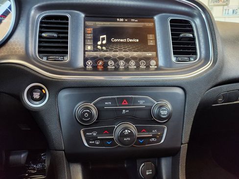 Used 2017 Dodge Charger SXT RWD image 8