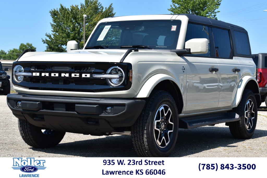 New 2026 Ford Bronco Outer Banks AWD/4WD image 1