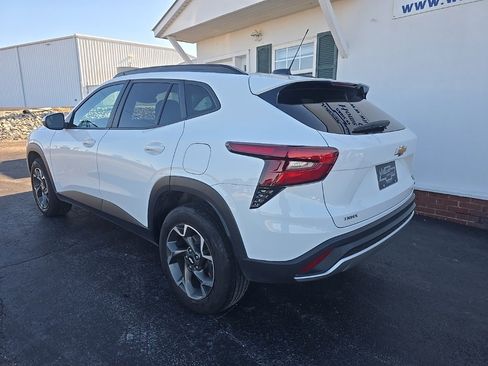 Used 2024 Chevrolet Trax LT image 6