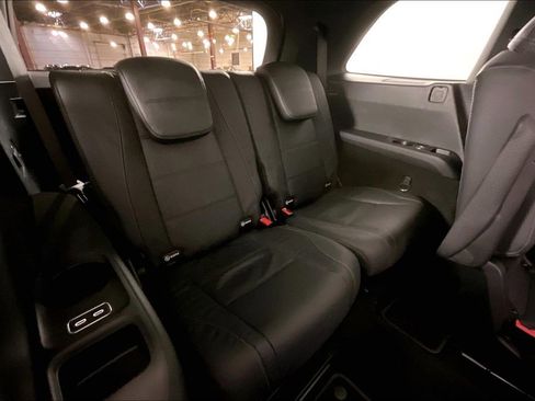 Certified 2025 Mercedes-Benz GLS 450 4MATIC image 22