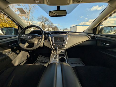 Used 2019 Nissan Murano SV w/ Premium Package image 2