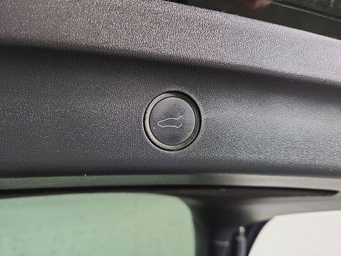 Used 2023 Tesla Model Y Performance image 34