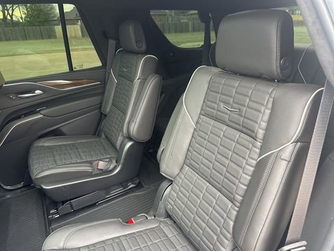 Used 2024 Cadillac Escalade Premium Luxury Platinum AWD/4WD image 33