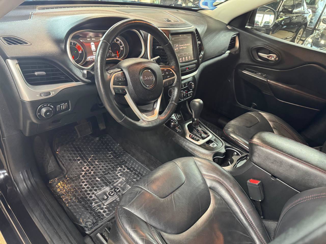 Used 2016 Jeep Cherokee Trailhawk w/ Leather Interior Group AWD/4WD image 14