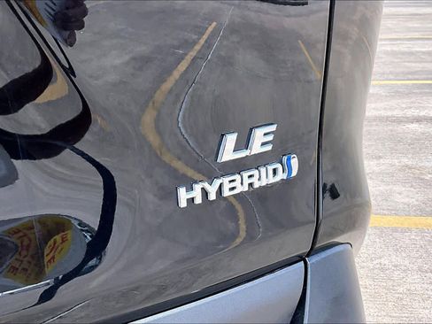 Used 2024 Toyota RAV4 LE AWD/4WD image 10