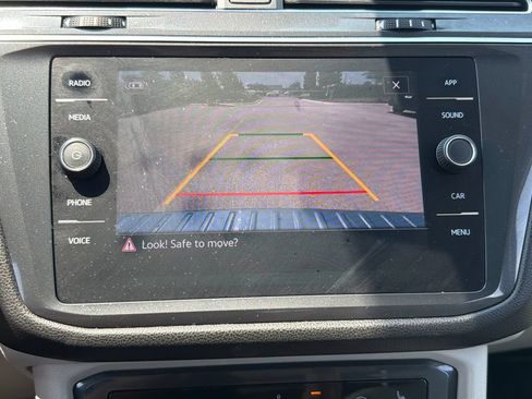 Certified 2023 Volkswagen Tiguan SE w/ Panoramic Sunroof Package AWD/4WD image 16