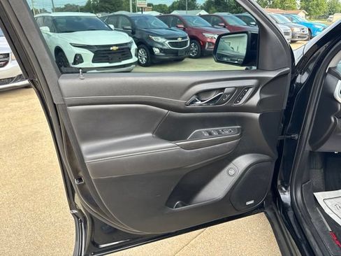 Used 2023 GMC Acadia SLT w/ Elevation Edition FWD image 13