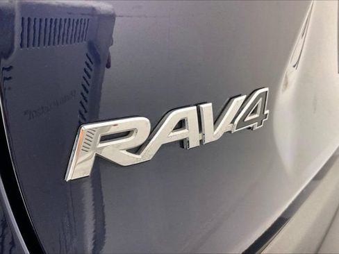 Used 2021 Toyota RAV4 XLE AWD/4WD image 32
