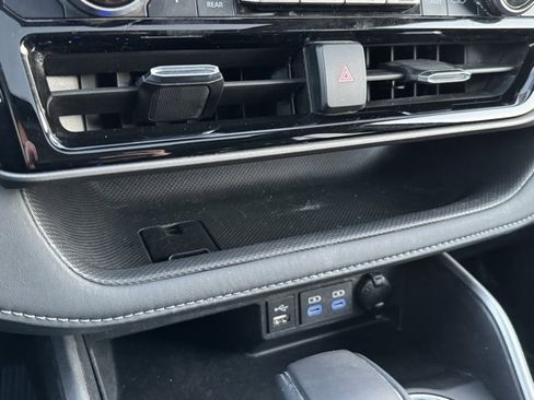 Certified 2022 Toyota Highlander XLE image 18