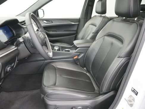 Certified 2024 Jeep Grand Cherokee Limited image 20