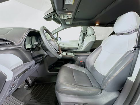 Used 2021 Toyota Sienna XSE image 13