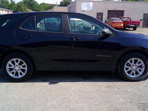 Used 2020 Chevrolet Equinox LS w/ LPO, Floor Liner Package FWD image 4