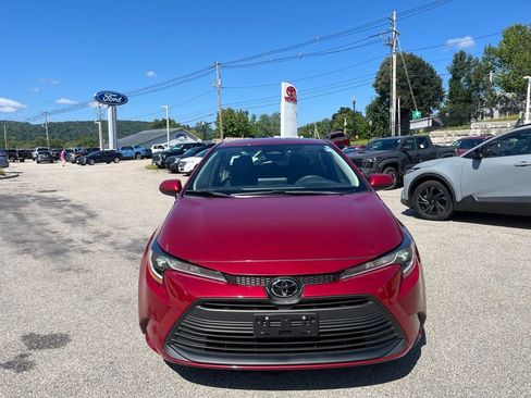 Used 2023 Toyota Corolla LE FWD image 2