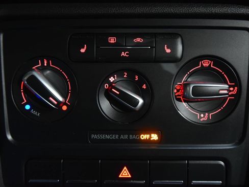 Used 2012 Volkswagen Beetle 2.5 image 18