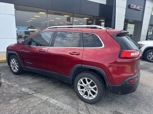 Used 2016 Jeep Cherokee Latitude w/ Cold Weather Group FWD image 8