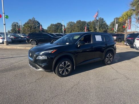 Used 2023 Nissan Rogue SV image 4