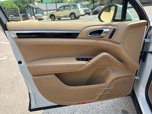 Used 2014 Porsche Cayenne S image 20