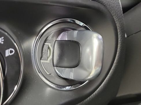 Used 2025 Porsche Macan AWD/4WD image 31
