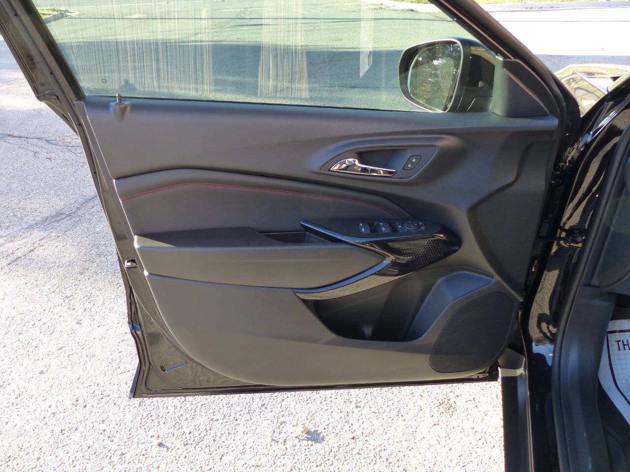 Used 2026 Chevrolet Trax RS w/ Sunroof Package FWD image 22