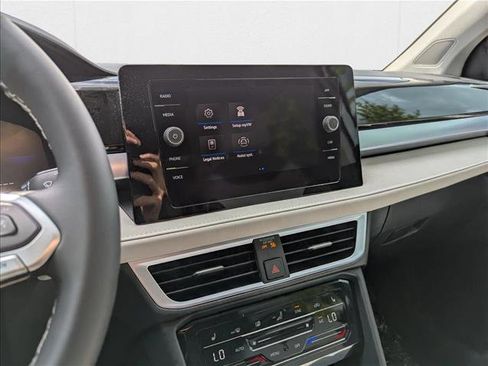 New 2025 Volkswagen Taos SE image 19