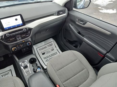 Used 2022 Ford Escape SE image 17