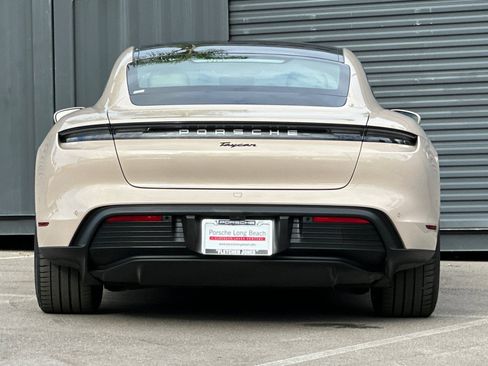 Used 2022 Porsche Taycan image 7