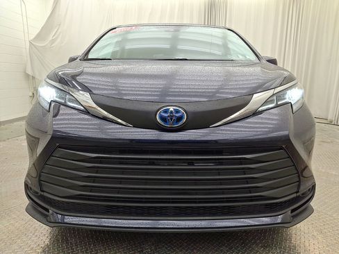 Used 2021 Toyota Sienna LE image 28