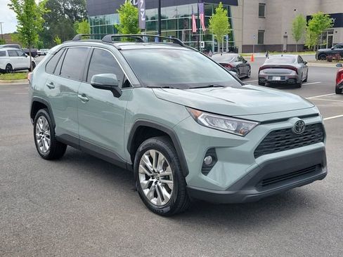 Used 2021 Toyota RAV4 XLE Premium FWD image 3