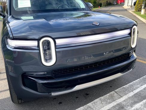 Used 2025 Rivian R1S Adventure AWD/4WD image 6