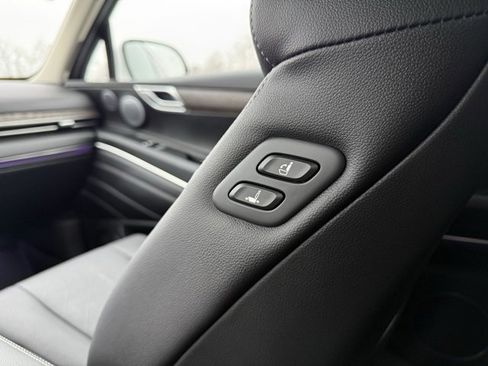 Used 2025 Genesis GV80 2.5T Prestige image 17