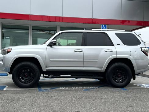 Used 2022 Toyota 4Runner SR5 Premium w/ Moonroof Package RWD image 7