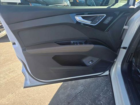 Used 2024 Audi Q4 e-tron Prestige image 24